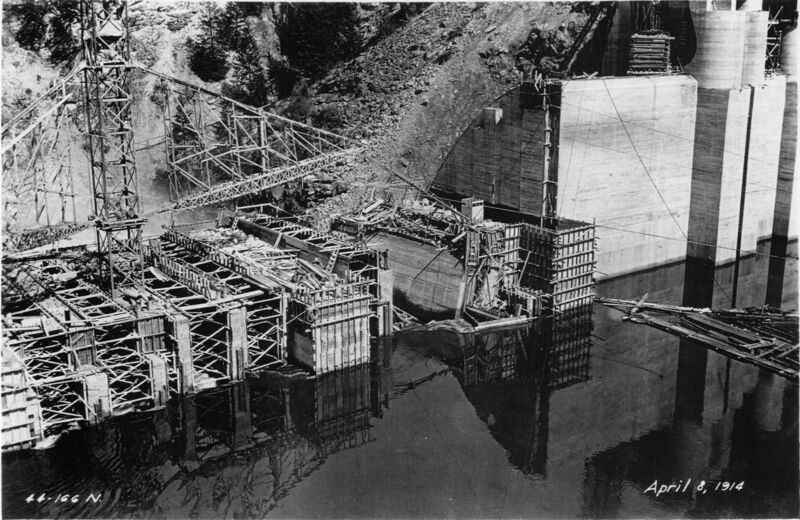 File:1914-04-08-llt-0082-broken-curtain-wall-1600.jpg