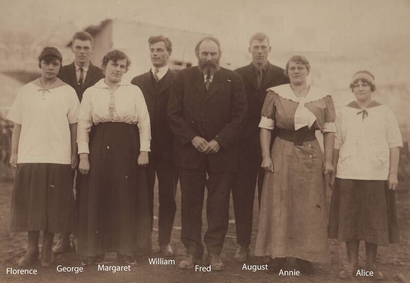File:Fred Mahrt Family c1915-1600.jpg