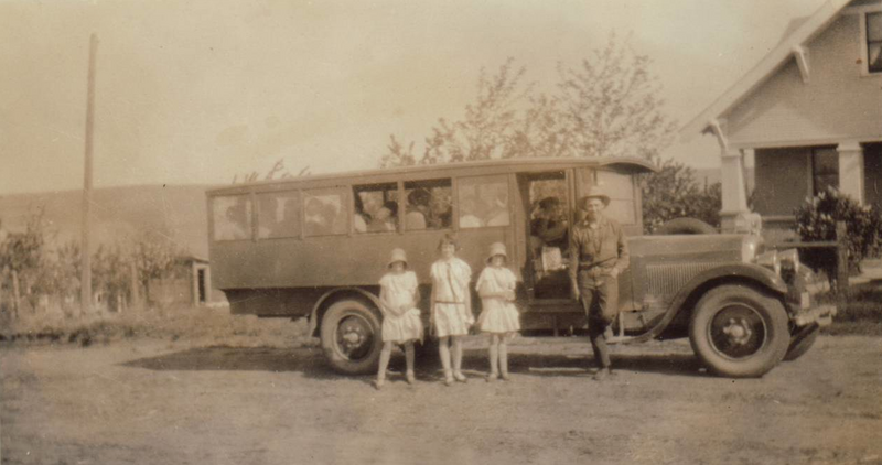 File:1928-bus-at-plasters.png