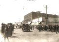 1904-1910-mule-day-009a-people-car-south-on-lake.png