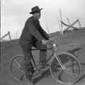 1905-1915-otto-0121-man-bicycle-1600.jpg