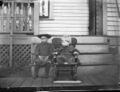 1905-1915-otto-0286-two-kids-on-steps-1600.jpg