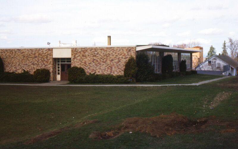File:1952-1978-kelso-002-grade-school-primary-playground-bus-garage.jpg
