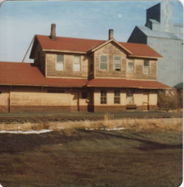 File:1973-reardan-depot-center.jpg