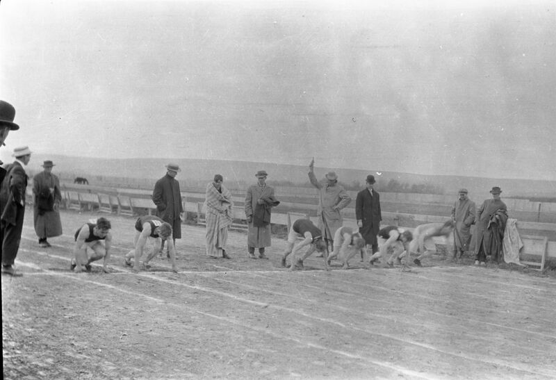 File:1905-1915-otto-0203-track-by-lake-1600.jpg