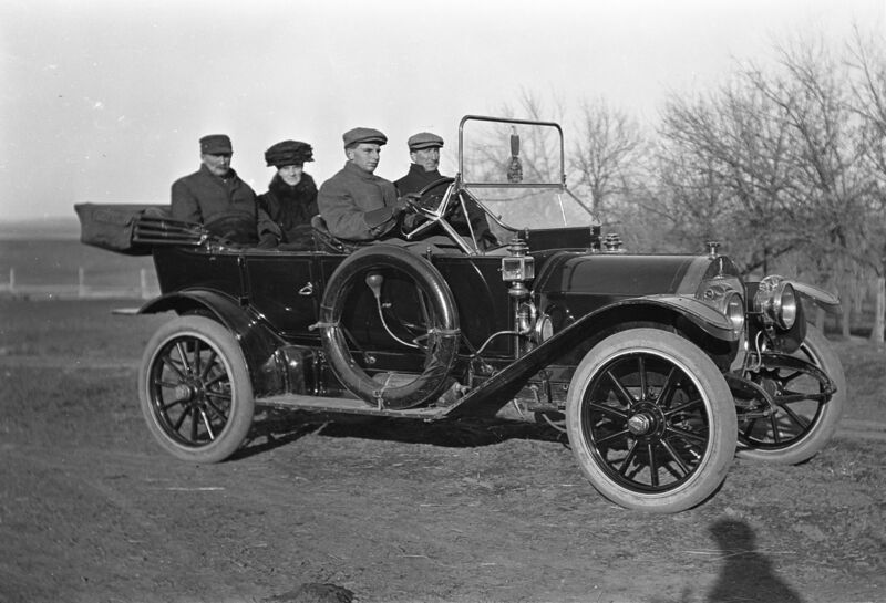 File:1905-1915-otto-0238-otto-in-auto-1600.jpg