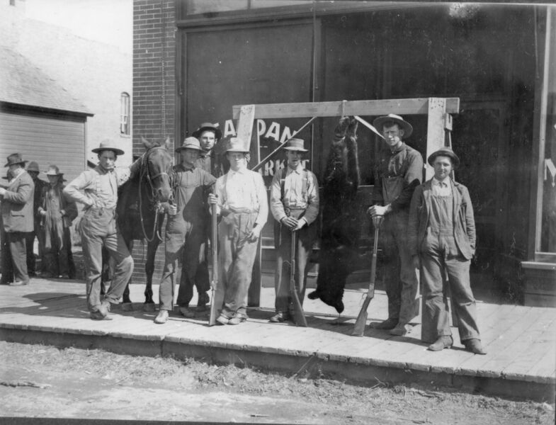 File:1913-lchs-0043a-bear-meat-market-1600.jpg