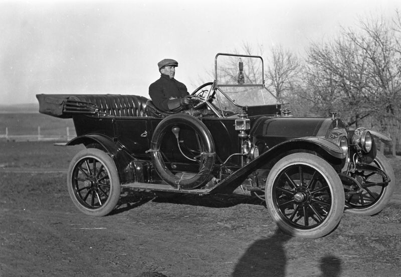 File:1905-1915-otto-0237-man-in-car-1600.jpg