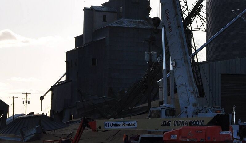 File:1990-2010-fb-0052-edwall-grain-elevator-collapse-cleanup.jpg