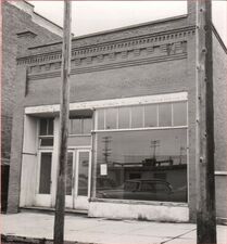 1959-beautification-016b-building-beside-bank-after-cleanup.jpg